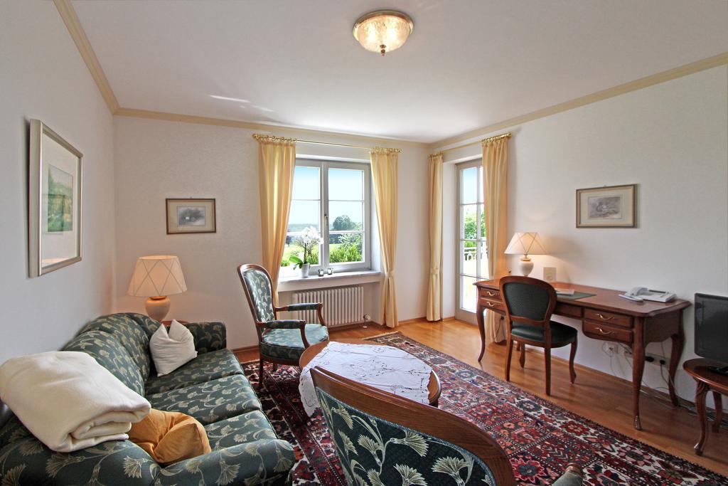 Gaestehaus Schloss Kronburg מראה חיצוני תמונה