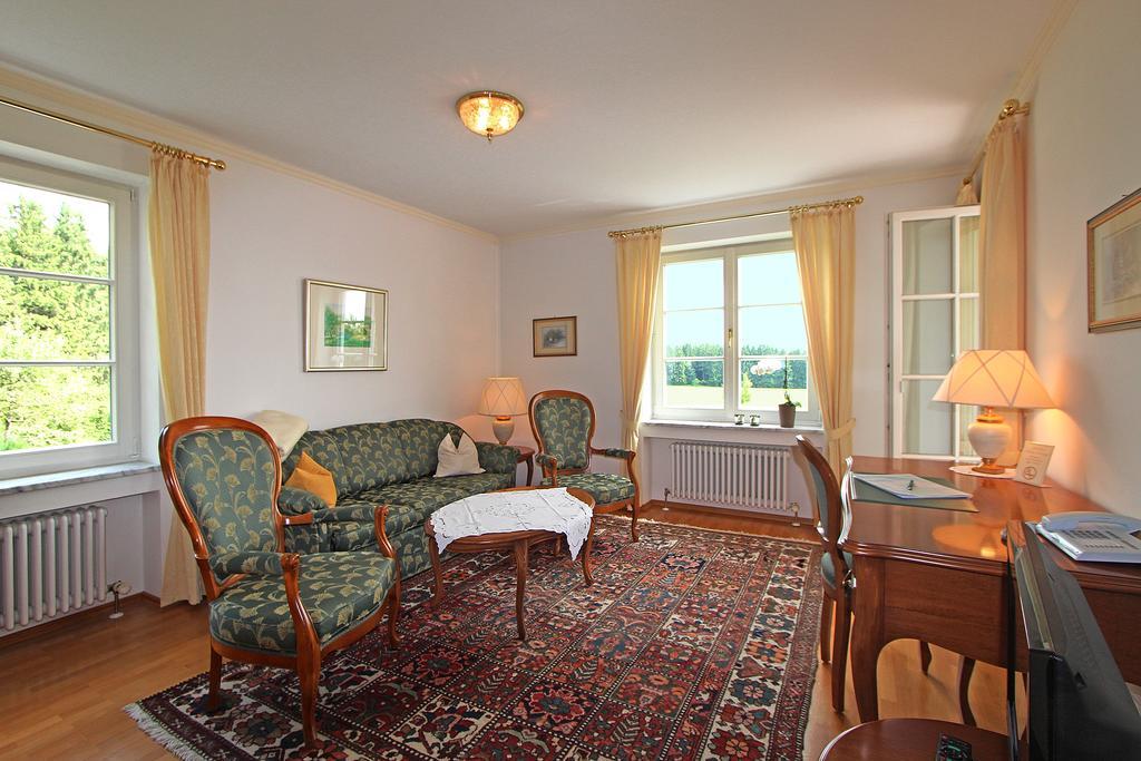 Gaestehaus Schloss Kronburg מראה חיצוני תמונה